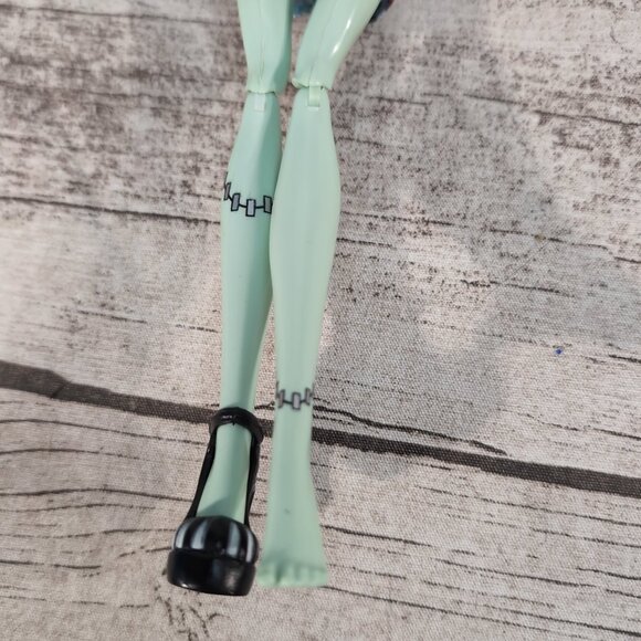 Mattel Monster High Doll Lot – Frankie Stein, Clawdeen Wolf & More - Picture 5 of 10